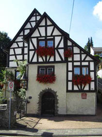 небольшой дом в фахверк стиле